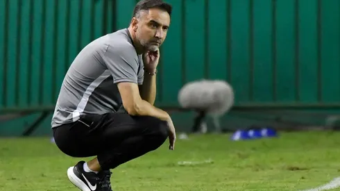 De acordo com portal, Vítor Pereira muda de ideia e escala Corinthians com Róger Guedes e Yuri Alberto (Foto: Gabriel Aponte/Getty Images)