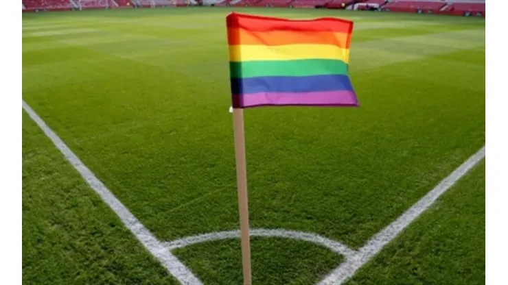 Jogador que atua no Brasil alega ter sido recusado por mais de 50 times por ter "fama de gay"