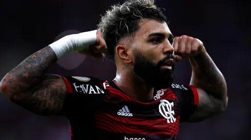 Gabigol comemora gol da forma característica (Foto: Getty Images)