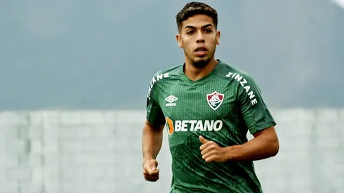 Destaque do Fluminense, Nonato enche a bola de Fernando Diniz (FOTO: MAILSON SANTANA/FLUMINENSE FC)