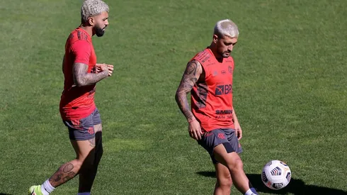 STJD denuncia Gabigol e Arrascaeta, que podem ficar fora do duelo decisivo entre Flamengo e Athletico-PR (Foto: Buda Mendes/Getty Images)
