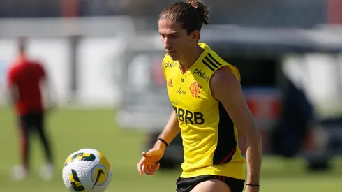 Filipe Luís se machuca sozinho em treino do Flamengo (Foto: Gilvan de Souza/Flamengo)