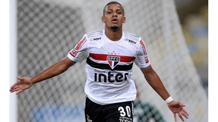 Brenner comemora gol com a camisa do São Paulo (Foto: Getty Images)