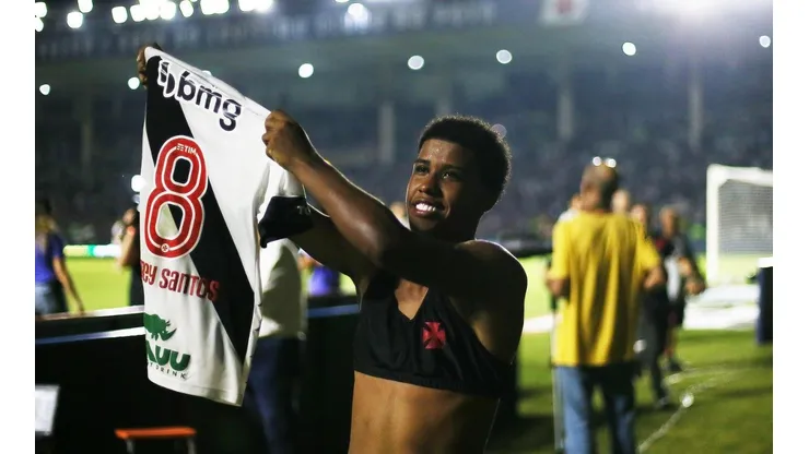 Juninho Pernambuncano diz que Andrey Santos tem que ser o maior salário do Vasco (Foto: Daniel RAMALHO/CRVG)