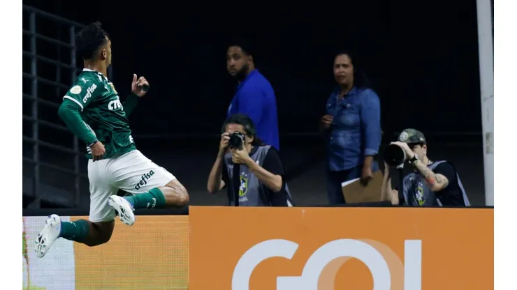 Gabriel Menino fala sobre influência de Abel Ferreira para voltar a render no Palmeiras (Foto: Alexandre Schneider/Getty Images)