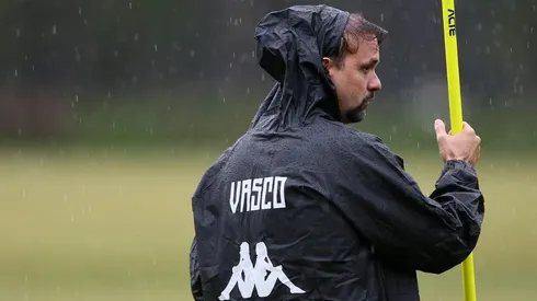 Vasco anuncia demissão de Maurício Souza (Foto: Daniel RAMALHO / CRVG)
