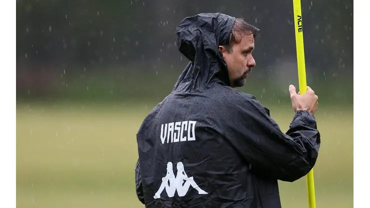Vasco anuncia demissão de Maurício Souza (Foto: Daniel RAMALHO / CRVG)