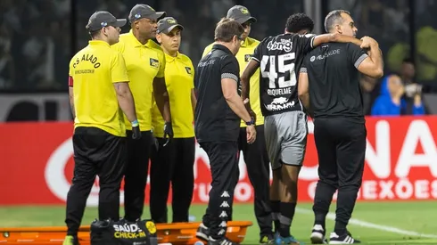 Riquelme sofre grave problema no joelho e deverá ficar fora de combate pelo Vasco cerca de nove meses (Foto: Daniel RAMALHO/CRVG)