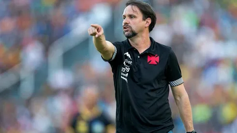 Maurício Souza fala sobre críticas da torcida durante Vasco x Ituano (Foto: Daniel RAMALHO/CRVG)