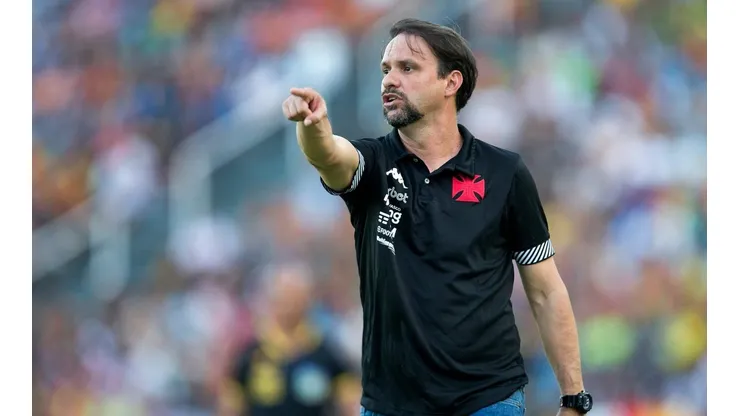 Maurício Souza fala sobre críticas da torcida durante Vasco x Ituano (Foto: Daniel RAMALHO/CRVG)
