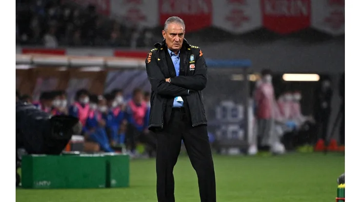 Santos, do Flamengo, acredita que Tite ainda o observe como opção para a Seleção Brasileira (Foto: Kenta Harada/Getty Images)