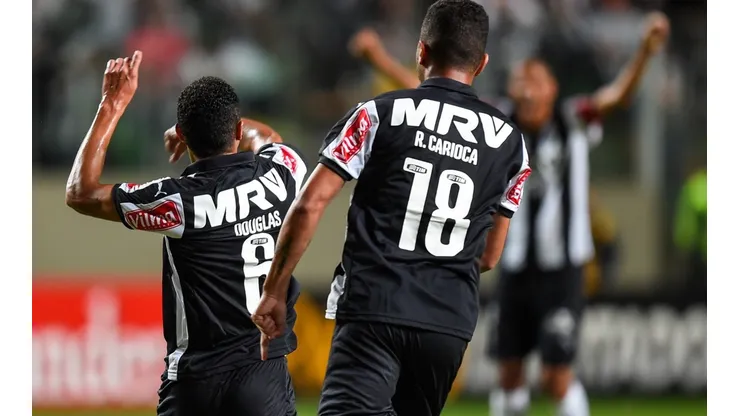 Atletico MG v Internacional - Copa Bridgestone Libertadores 2015 Round of 16