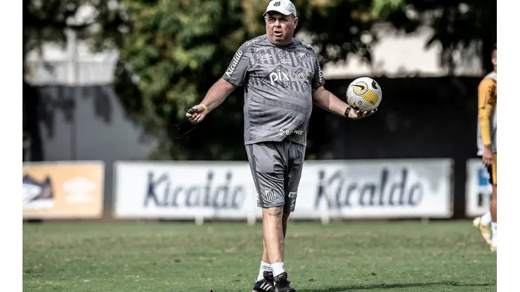 Santos, de Marcelo Fernandes, rejeitou proposta por Léo Baptistão