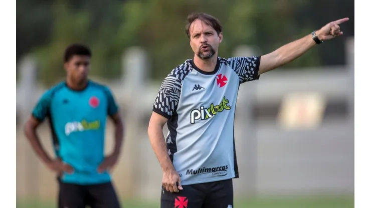 Maurício Souza não poderá contar com Figueiredo no duelo entre Vasco e Ituano (Foto: Daniel RAMALHO/CRVG)