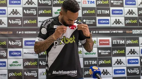 Alex Teixeira revela verdadeira motivo para retornar ao Vasco (Foto: Daniel RAMALHO/CRVG)