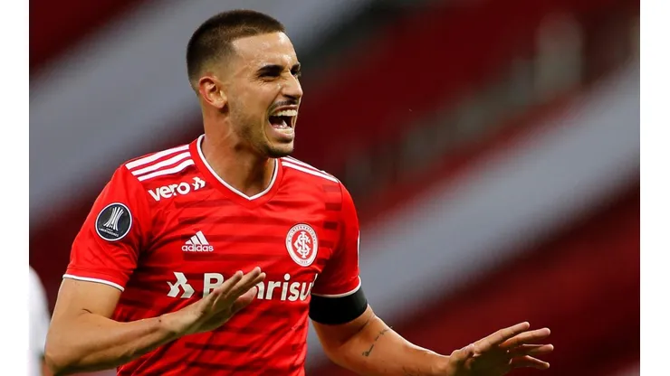 Thiago Galhardo, em campo pelo Internacional (Foto: Getty Images)