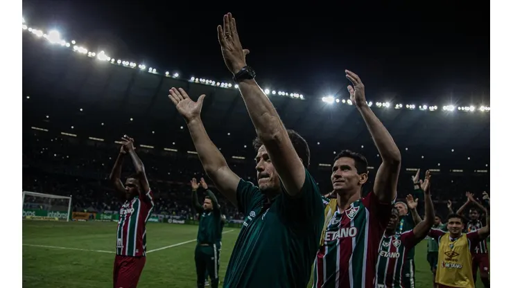 Fernando Diniz recebe elogios de Jhon Arias após vitória contra o Cruzeiro (FOTO: MARCELO GONCALVES/FLUMINENSE FC)