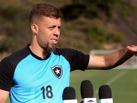 Após servir apenas para 'estacionar carros', meia do Botafogo relata melhora em CT