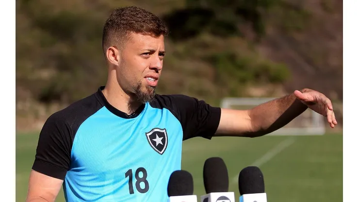 Lucas Fernandes projeta duelo contra o Cuiabá (Foto: Vitor Silva/Botafogo)