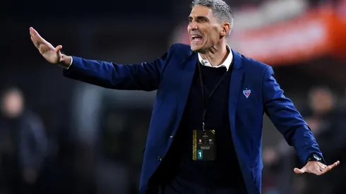 Vojvoda lamenta rendimento do Fortaleza contra o Estudiantes (Foto: Marcelo Endelli/Getty Images)