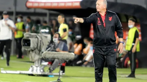 Felipão exalta classificação do Athletico e diz que time pode buscar mais coisas (Foto: Christian Alvarenga/Getty Images)