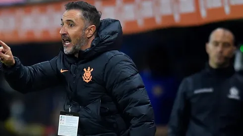 Vítor Pereira exalta classificação do Corinthians (Foto: Marcelo Endelli/Getty Images)