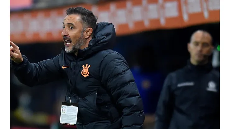 Vítor Pereira exalta classificação do Corinthians (Foto: Marcelo Endelli/Getty Images)