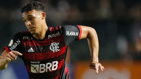 Victor Hugo pode se firmar como titular no meio-campo do Flamengo (Foto: Gilvan de Souza/Flamengo)