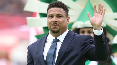 Ronaldo, dono do Cruzeiro, está contratando reforços para o clube