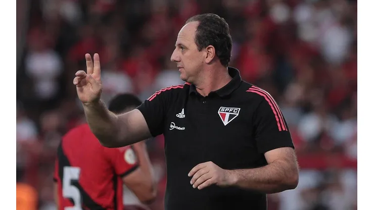 Rogério Ceni ressalta vitória fora de casa (Foto: Rubens Chiri/Saopaulofc.net)