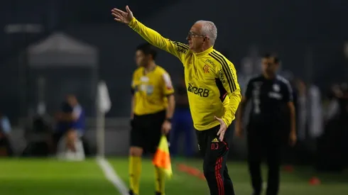Dorival elogia setores do clube pelos esforços para manter jogadores saudáveis (Foto: Gilvan de Souza/Flamengo)