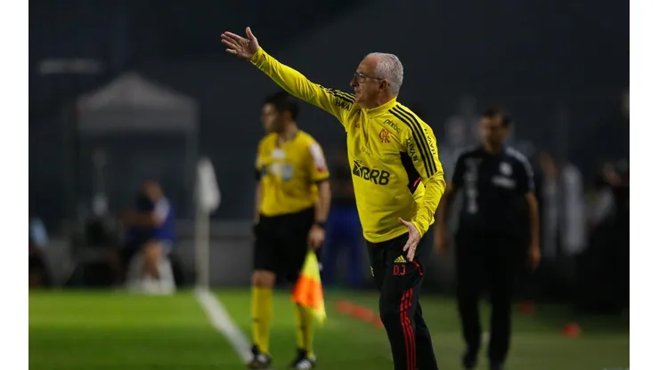 Dorival elogia setores do clube pelos esforços para manter jogadores saudáveis (Foto: Gilvan de Souza/Flamengo)