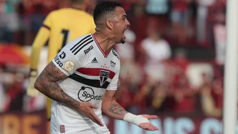 Luciano provoca o Atlético-GO (Foto: Rubens Chiri/Saopaulofc.net)