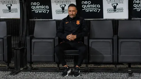 Vítor Pereira lamenta derrota pesada para o Fluminense (Foto: Ricardo Moreira/Getty Images)