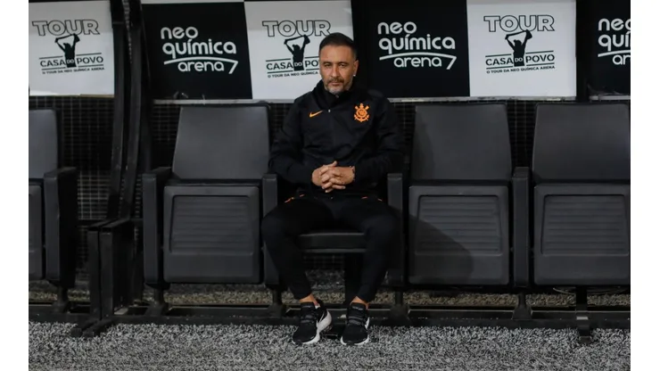 Vítor Pereira lamenta derrota pesada para o Fluminense (Foto: Ricardo Moreira/Getty Images)