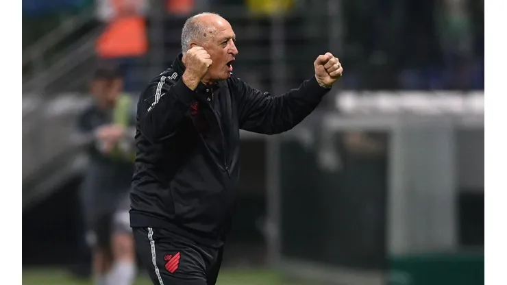 Felipão exalta vitória sobre o Palmeiras, mas freia animação por segunda colocação (Foto: Reprodução/Twitter)
