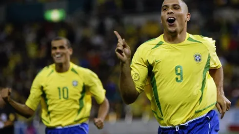 Ronaldo comemora gol na Copa do Mundo de 2002 (Foto: Getty Images)