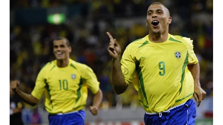 Ronaldo comemora gol na Copa do Mundo de 2002 (Foto: Getty Images)