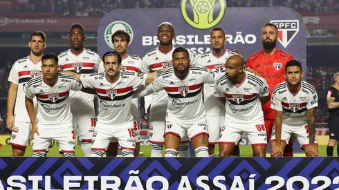 Jogadores do São Paulo perfilados antes de partida pelo Brasileirão (Foto: Getty Images)