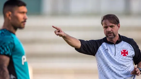 Maurício Souza pode barrar Getúlio e colocar destaque do Vasco como centroavante (Foto: Daniel RAMALHO/CRVG)