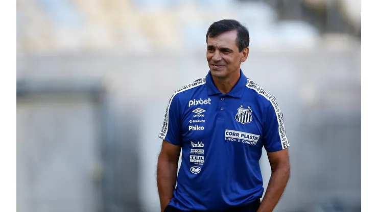 Fabián Bustos, técnico do Santos
