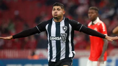 Erison conta que deseja estender vínculo com o Botafogo (Foto: Vitor Silva/Botafogo)