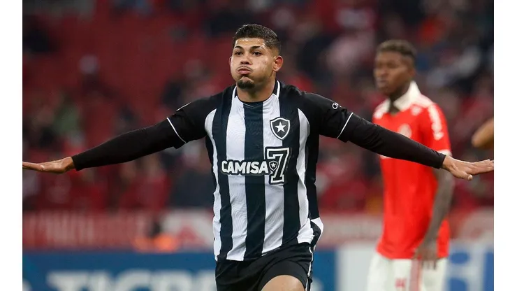 Erison conta que deseja estender vínculo com o Botafogo (Foto: Vitor Silva/Botafogo)