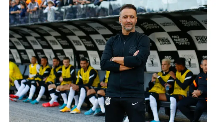 Vítor Pereira exalta goleado do Corinthians sobre o Santos (Foto: Ricardo Moreira/Getty Images)