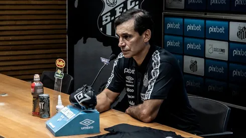 Bustos reclama de atuação do Santos na goleado sofrida contra o Corinthians (Foto: Ivan Storti/Santos FC)