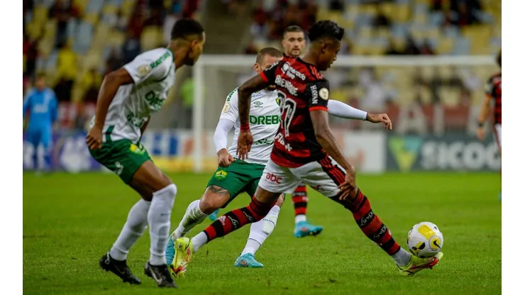 Bruno Henrique ficará parado de 10 a 12 meses (Foto: Marcelo Cortes / Flamengo)