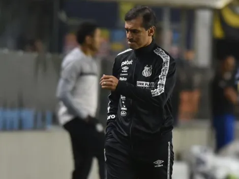 Técnico de gigante brasileiro se irrita com erros que tem comprometido sua equipe