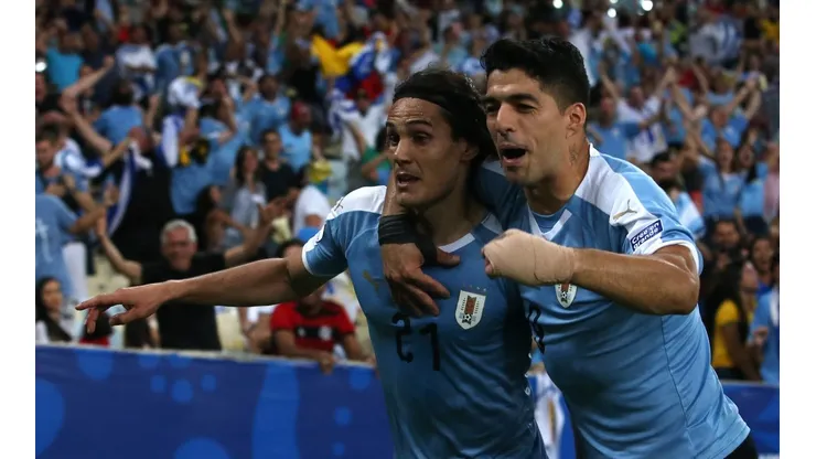 Edinson Cavani e Luís Suárez foram procurados pelo presidente do Corinthians