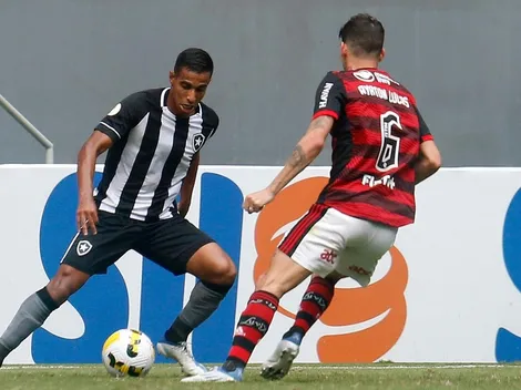 Após notícias de que teria pedido para deixar o Botafogo, atacante se posiciona