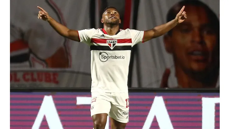 Luan comemora gol com a camisa do São Paulo (Foto: Getty Images)